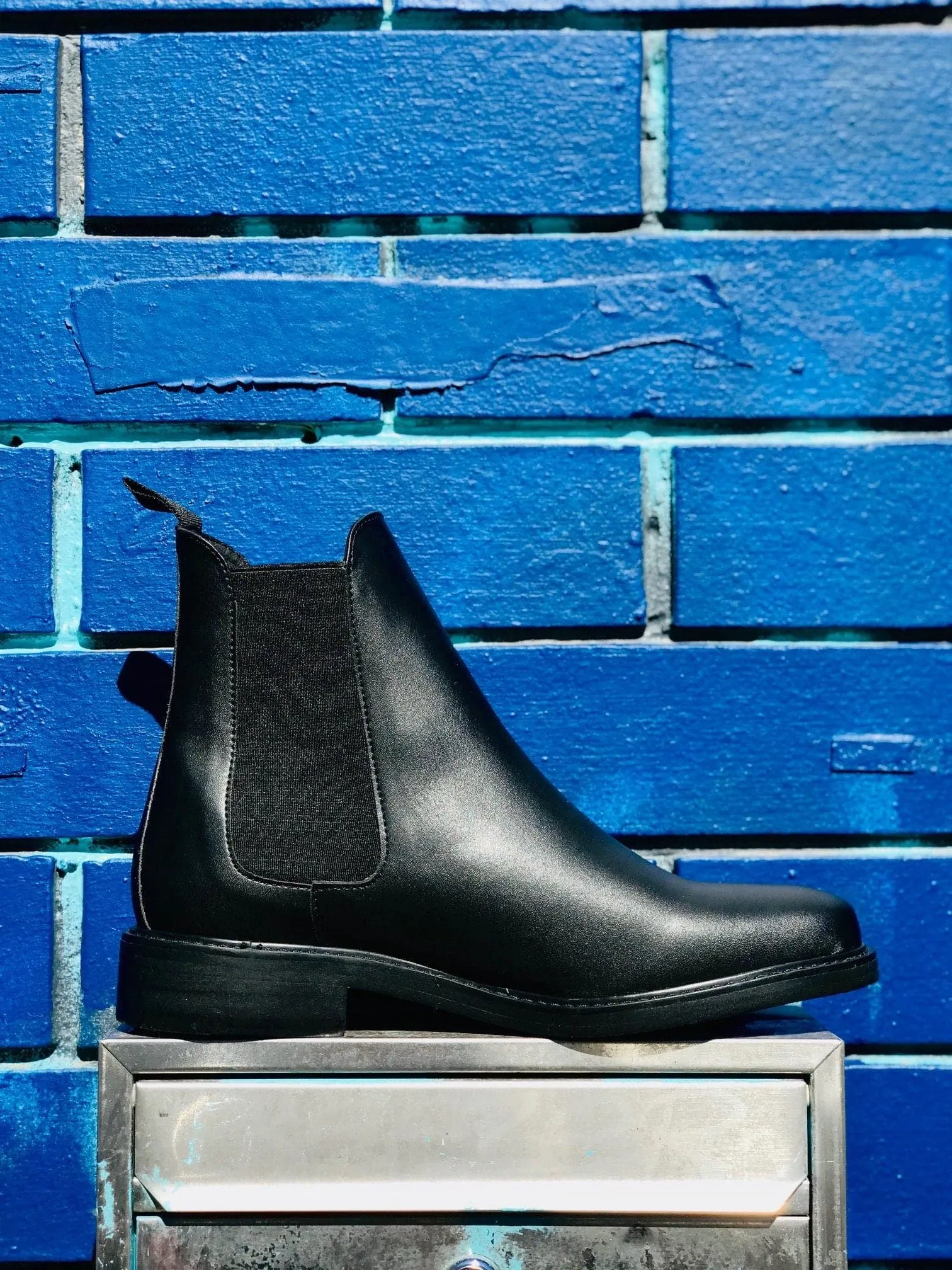 'Dylan' Unisex Chelsea vegan boots by Ahimsa - black